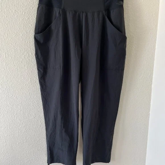 The North Face Let's Go Mid-Rise Black Capris Size M Style J1345 - Picture 2 of 11